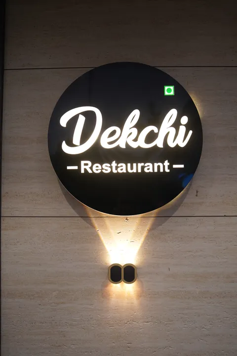 Dekchi restaurant illuminated sign